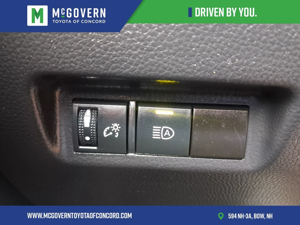Used 2021 Toyota RAV4 XLE w/ Carpet Mat Package (TMS) AWD/4WD image 28