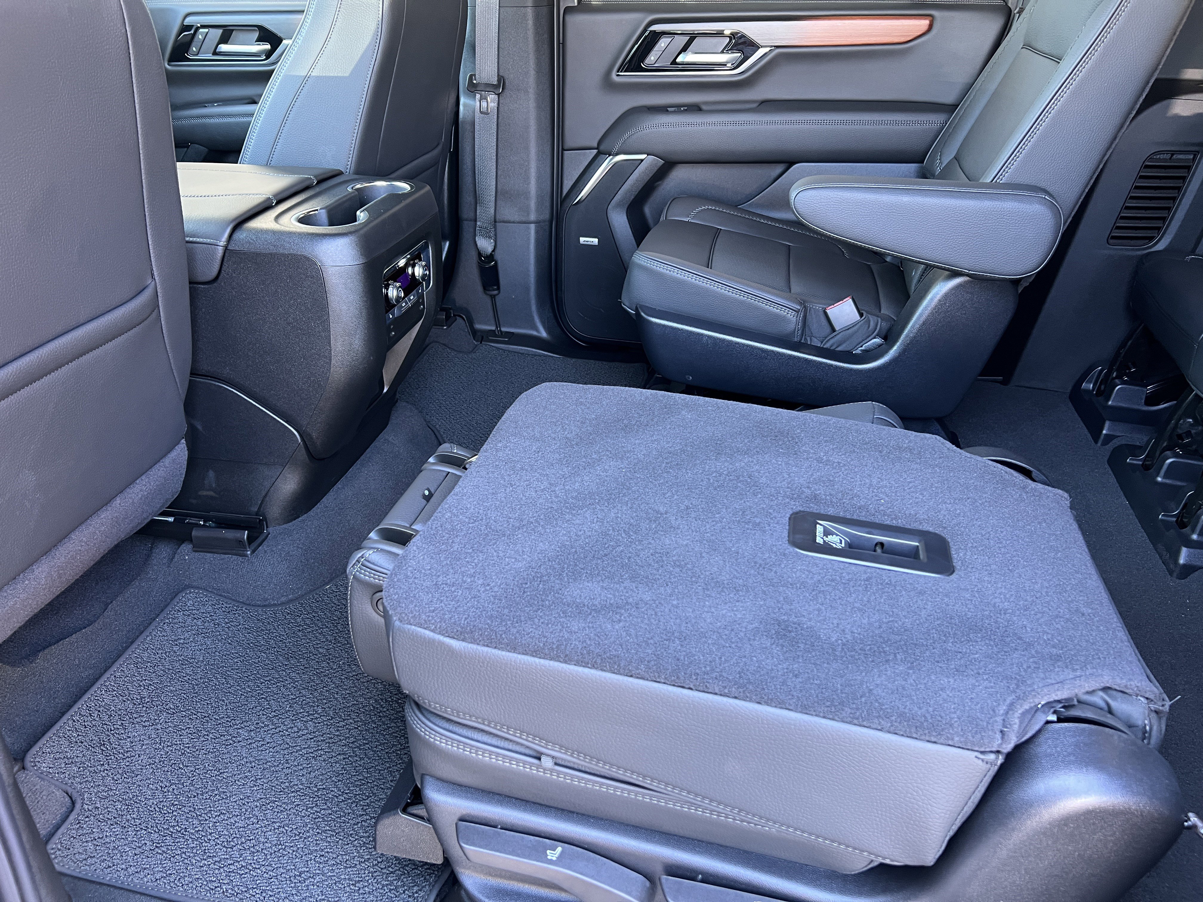 Used 2025 GMC Yukon XL Denali image 21