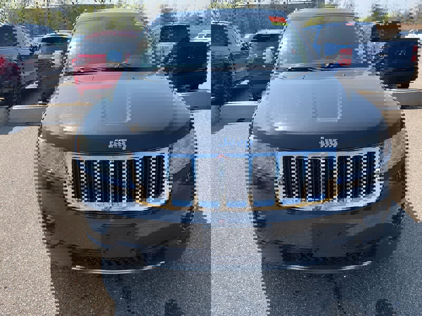 Used 2011 Jeep Grand Cherokee Limited w/ Luxury Group II image 23