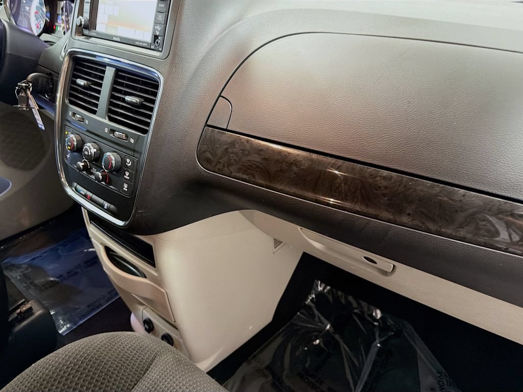 Used 2019 Dodge Grand Caravan SE w/ UConnect Hands-Free Group FWD image 26