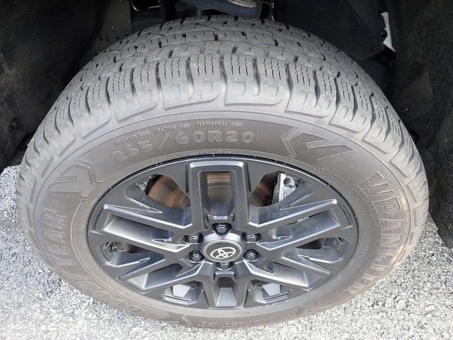 Used 2025 Toyota Tundra Limited AWD/4WD image 10