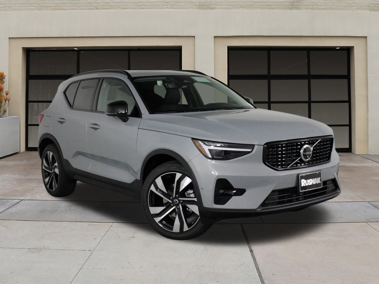 New 2025 Volvo XC40 B5 Plus w/ Protection Package Premier AWD/4WD image 19