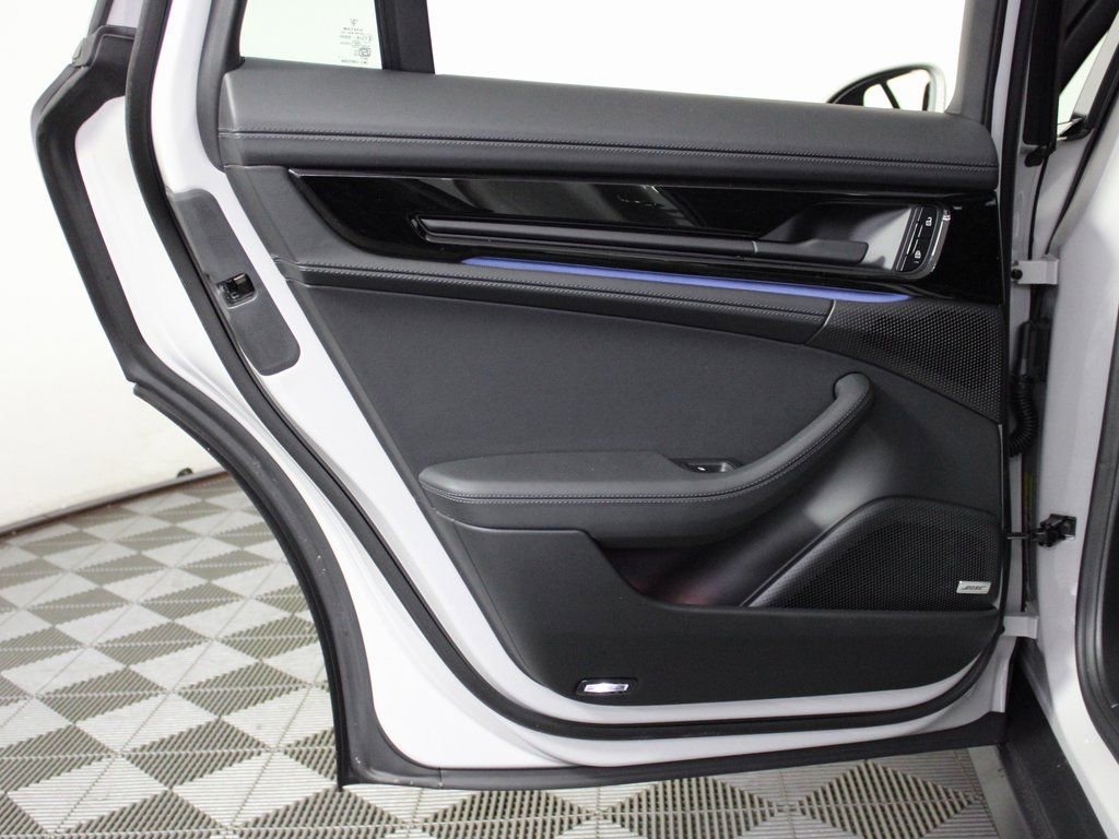 Certified 2025 Porsche Panamera 4 image 33