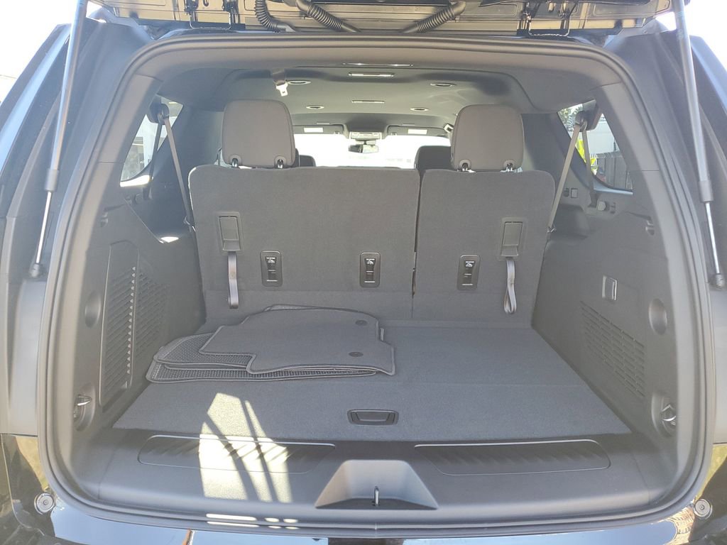 New 2026 Chevrolet Suburban LS image 8