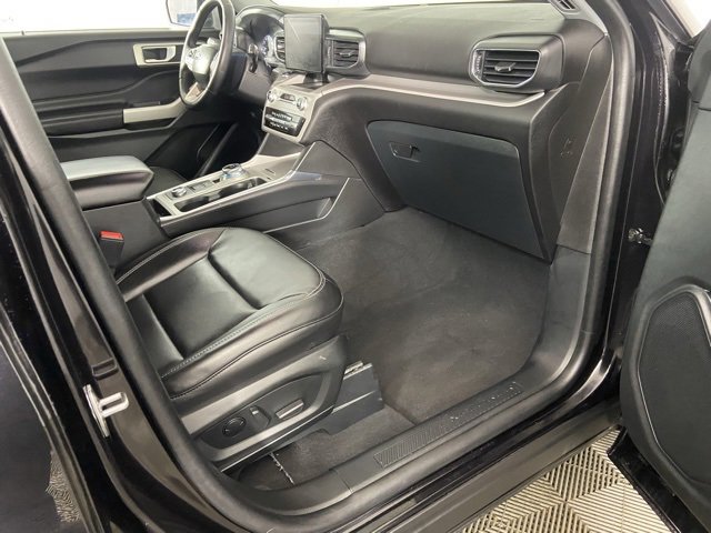 Used 2023 Ford Explorer XLT w/ Equipment Group 202A image 12