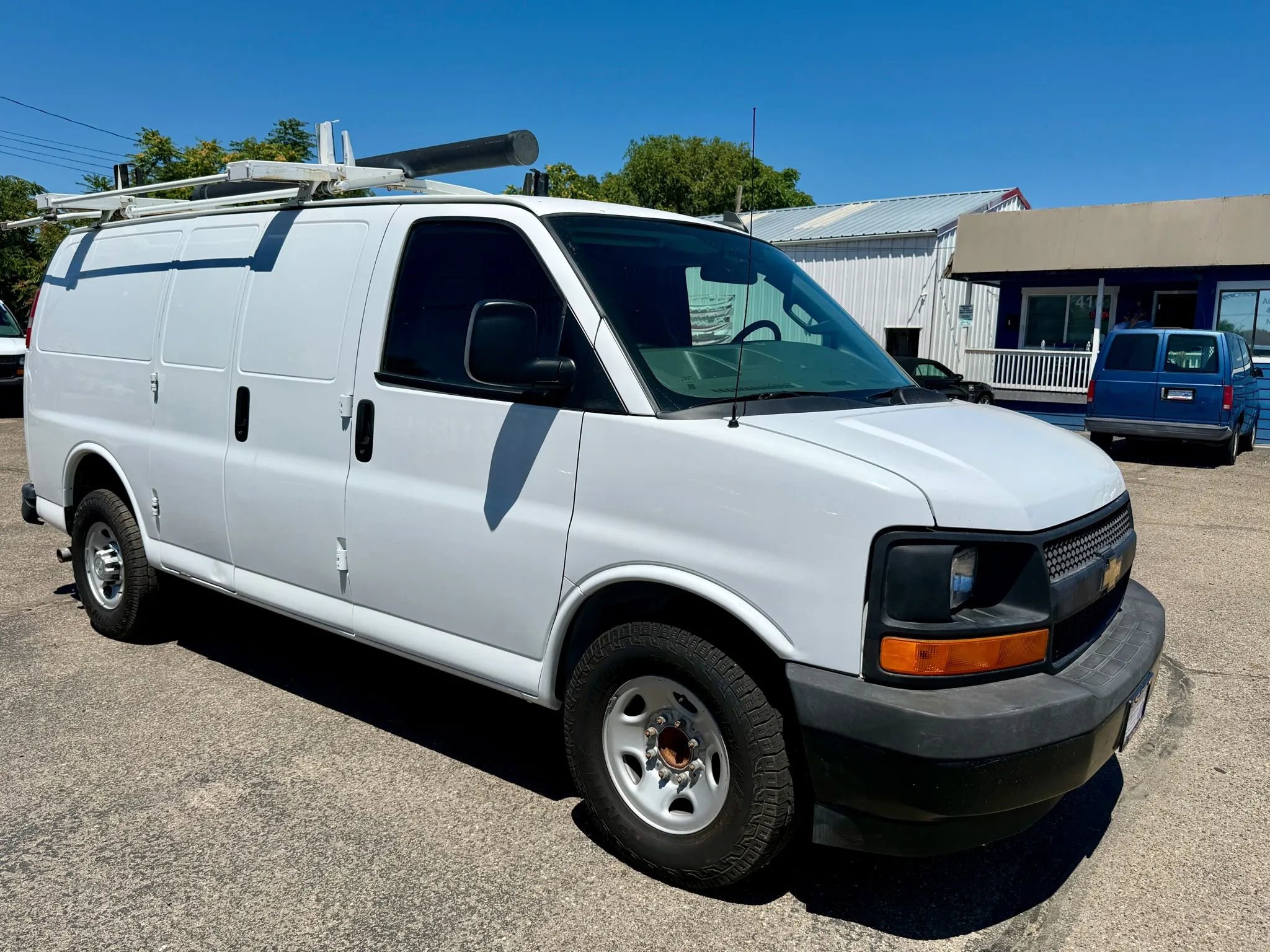 Used 2017 Chevrolet Express 2500 Van 3D image 7