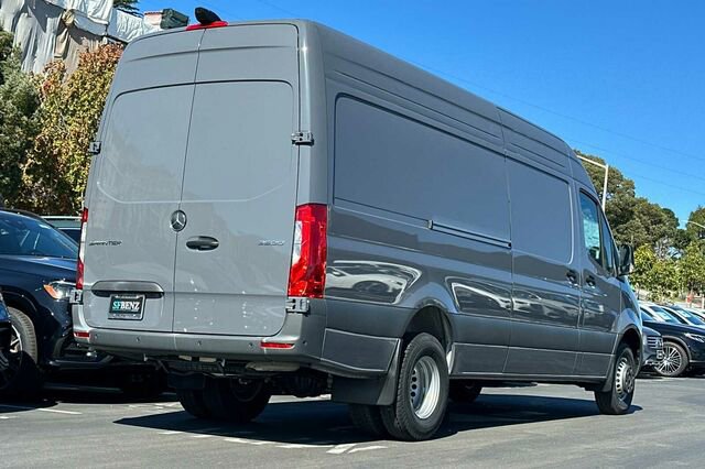 Used 2024 Mercedes-Benz Sprinter 3500 image 4