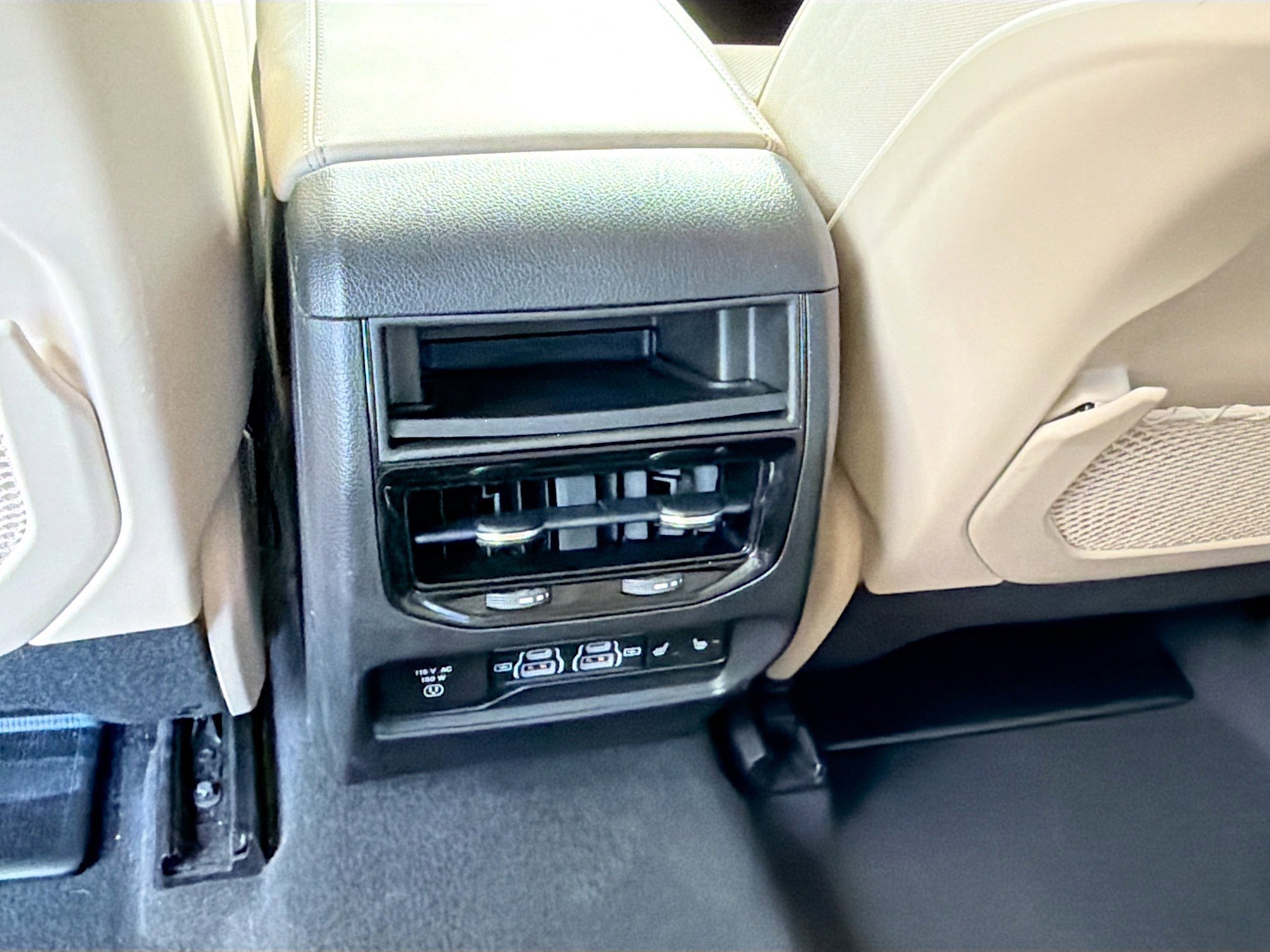 Used 2022 Jeep Grand Cherokee Limited w/ Luxury Tech Group II image 20