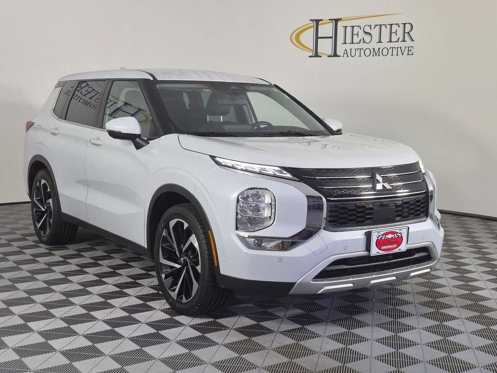 Used 2023 Mitsubishi Outlander SE FWD image 2