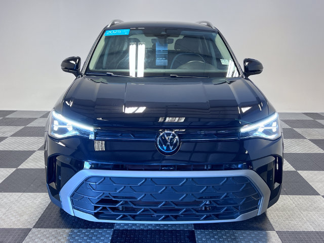 Certified 2025 Volkswagen Taos SE FWD image 2