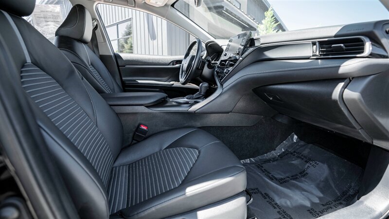 Used 2022 Toyota Camry SE w/ Convenience Package FWD image 18