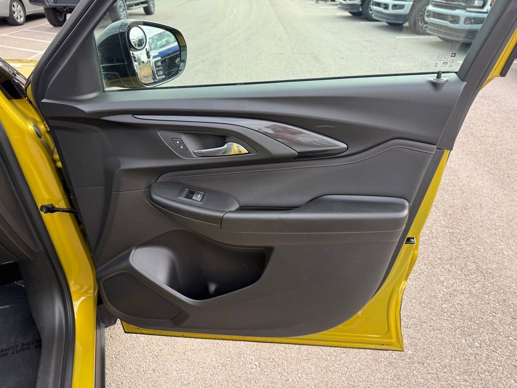 Used 2023 Chevrolet TrailBlazer RS w/ Sun and Liftgate Package image 19