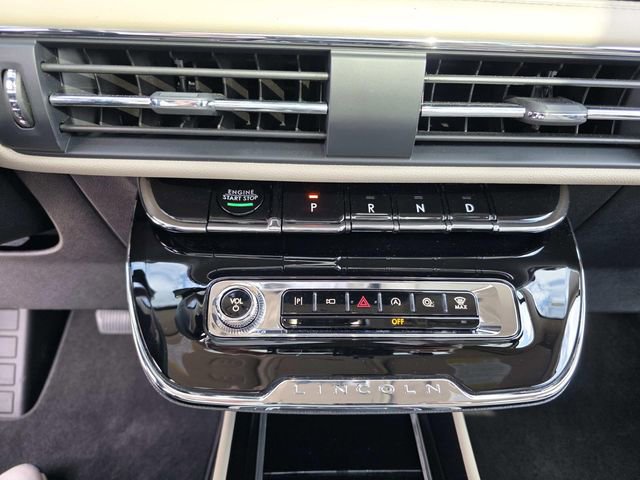 Used 2025 Lincoln Corsair Reserve w/ Jet Appearance Package image 11
