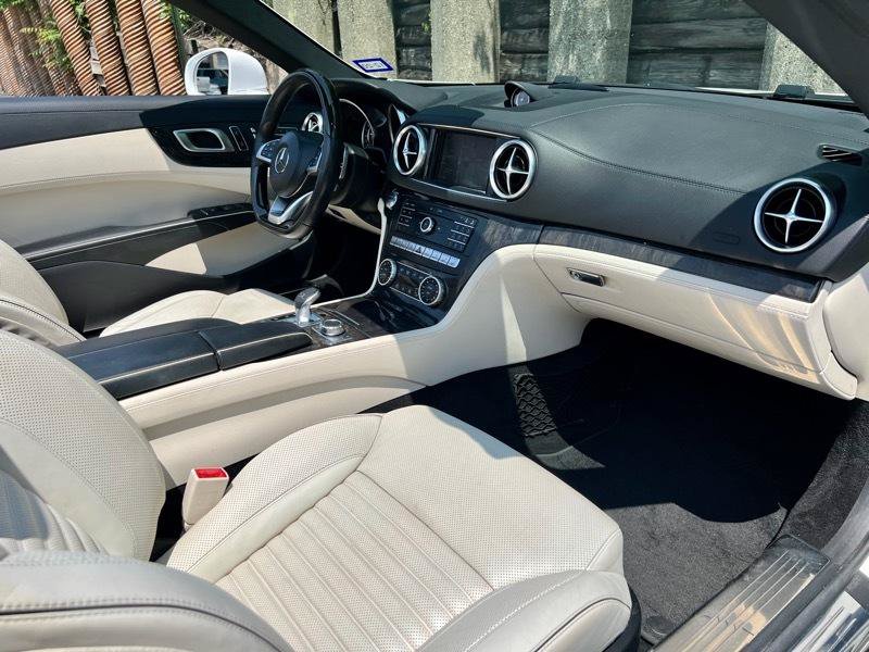 Used 2017 Mercedes-Benz SL 550 image 25