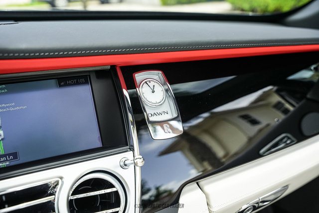 Used 2019 Rolls-Royce Dawn RWD image 53