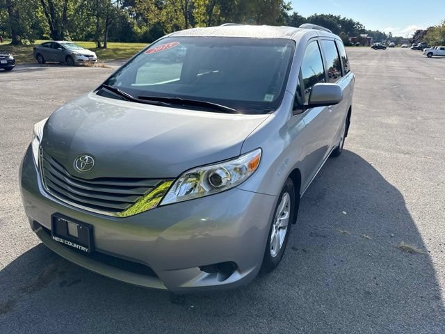 Used 2015 Toyota Sienna LE FWD image 3