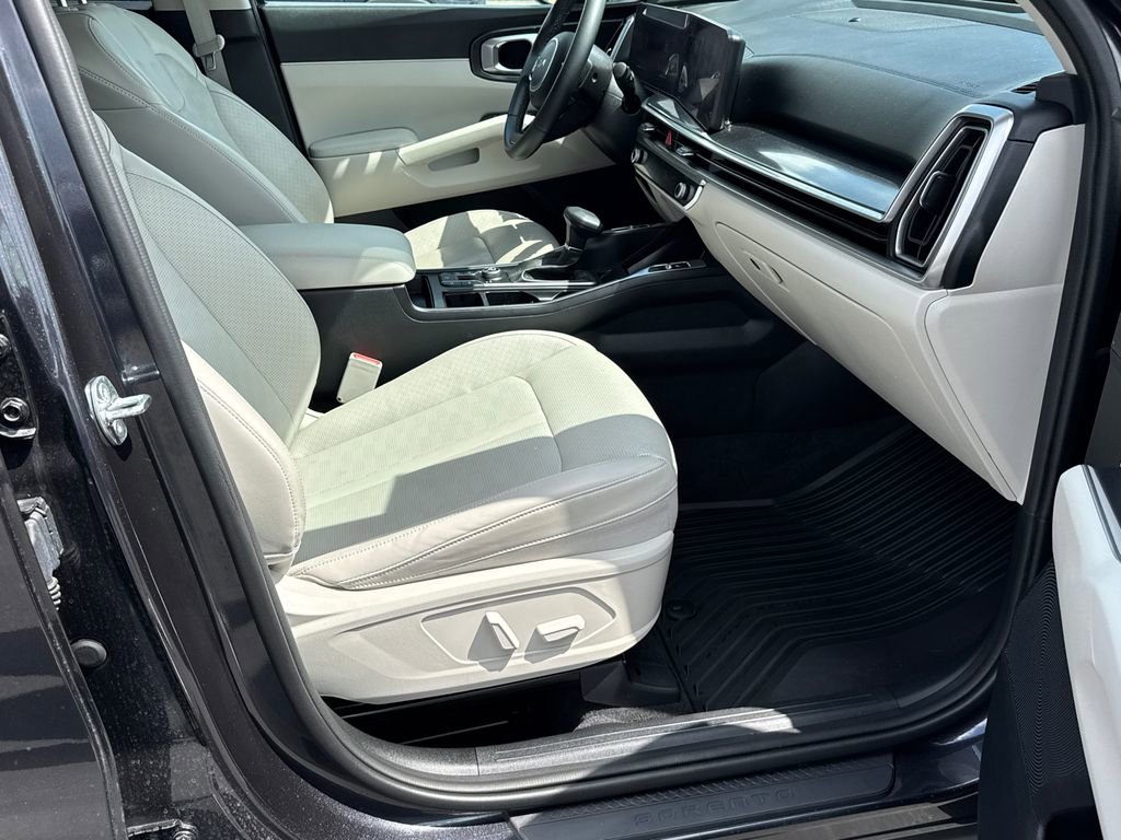 Used 2025 Kia Sorento EX image 13
