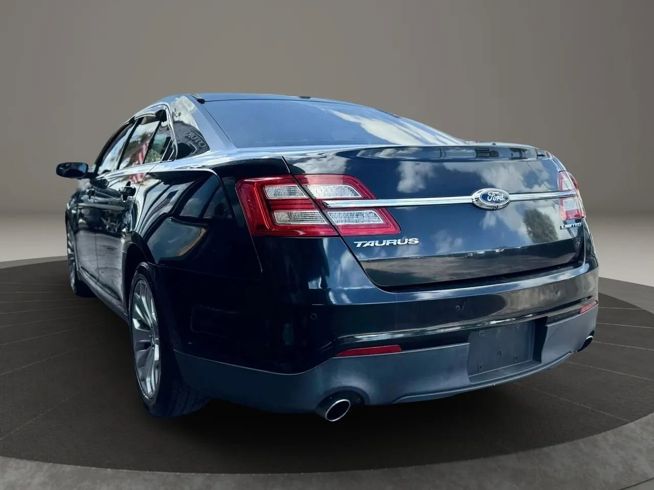 Used 2015 Ford Taurus Limited FWD image 8