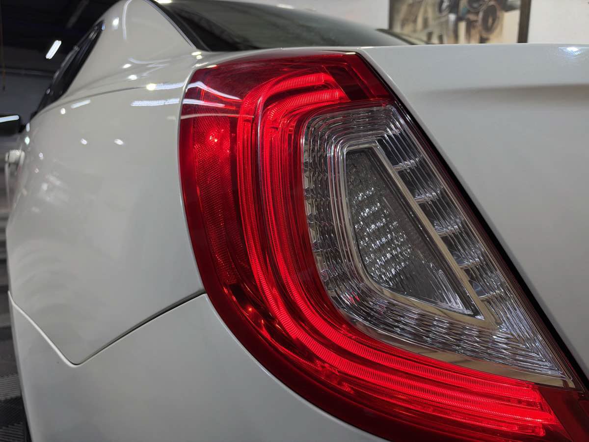 Used 2013 Lincoln MKS FWD image 9