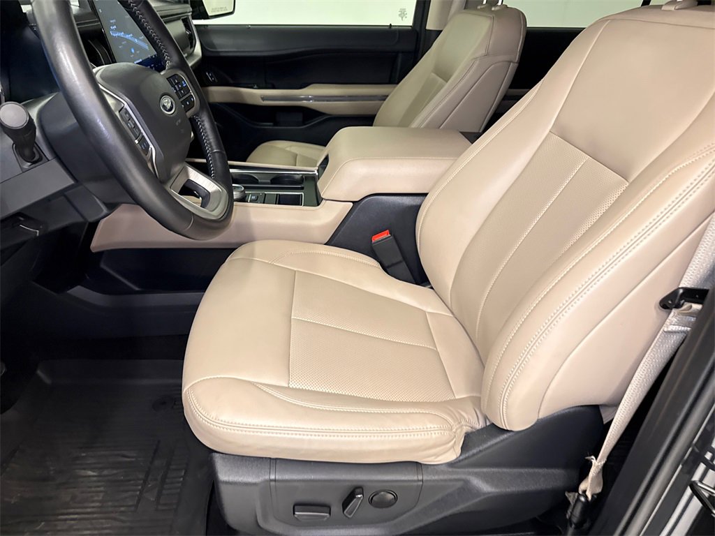 Used 2023 Ford Expedition XLT image 20