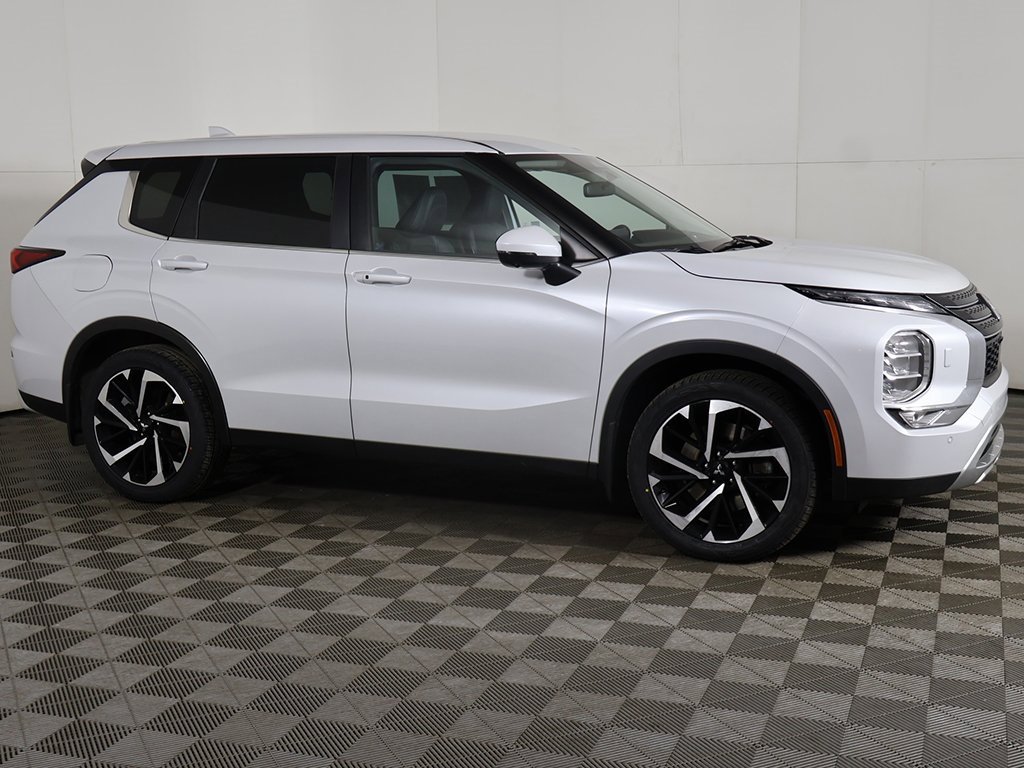 Used 2022 Mitsubishi Outlander SEL Black Edition image 13