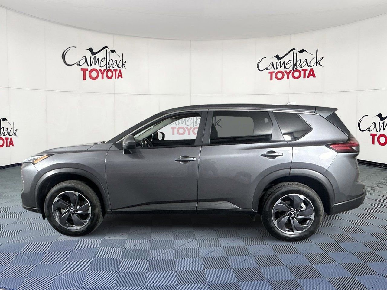 Used 2025 Nissan Rogue SV FWD image 4