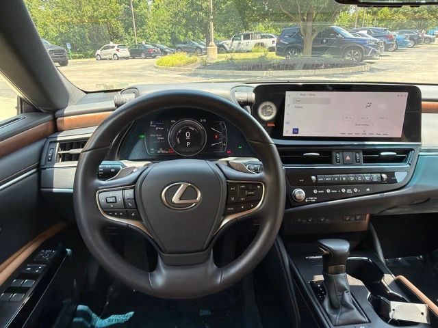 Used 2025 Lexus ES 300h F Sport w/ Accessory Package (Z1) FWD image 15
