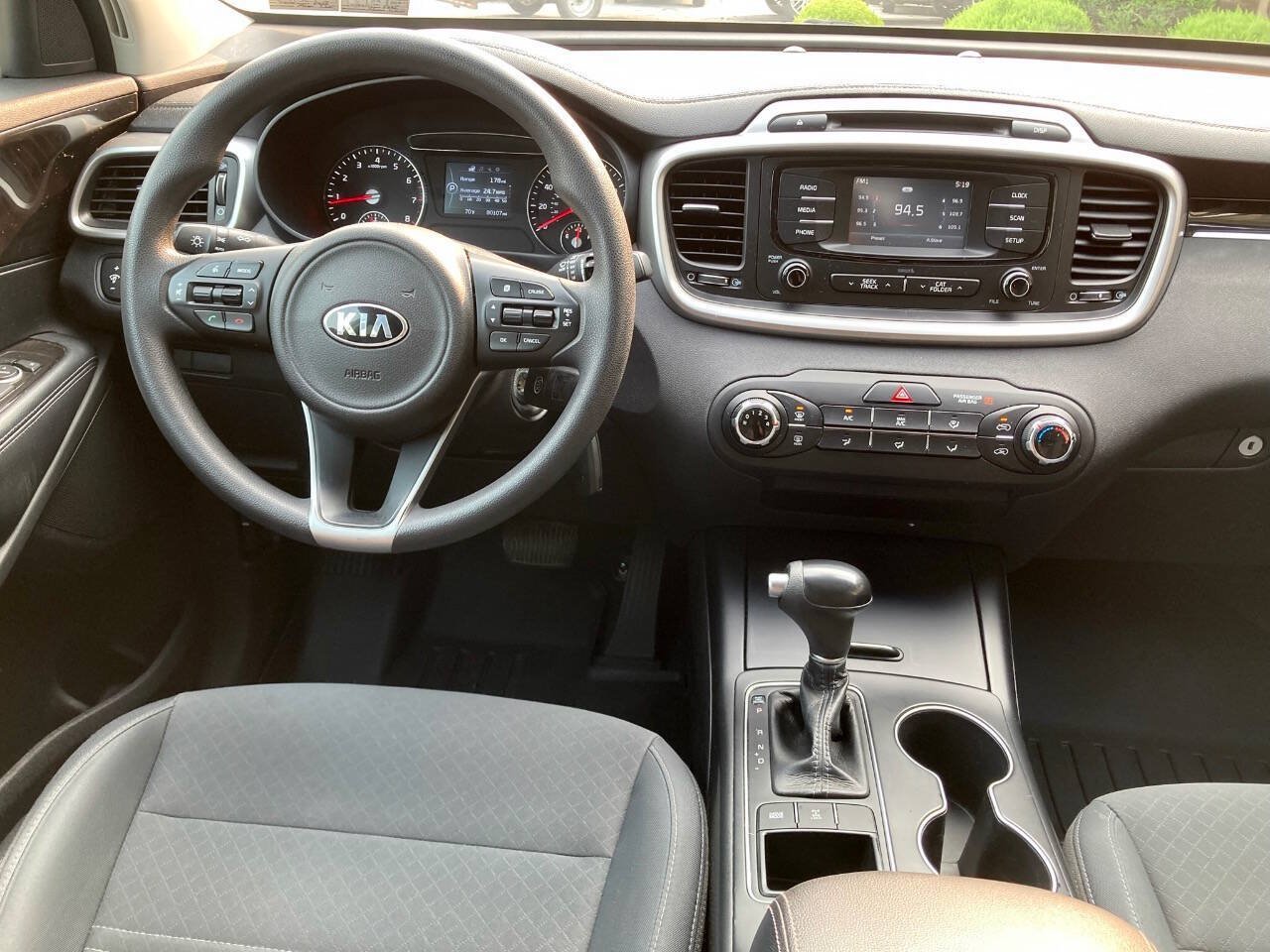 Used 2017 Kia Sorento AWD image 5