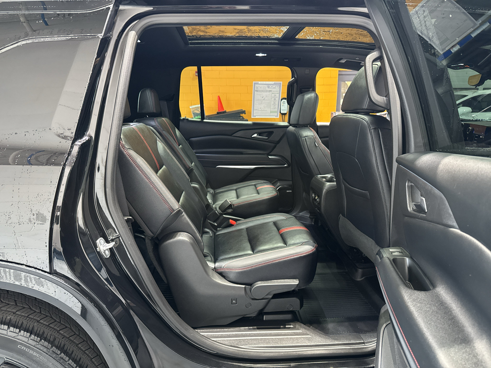 Used 2026 Chevrolet Traverse RS w/ LPO, Floor Liner Package AWD/4WD image 22
