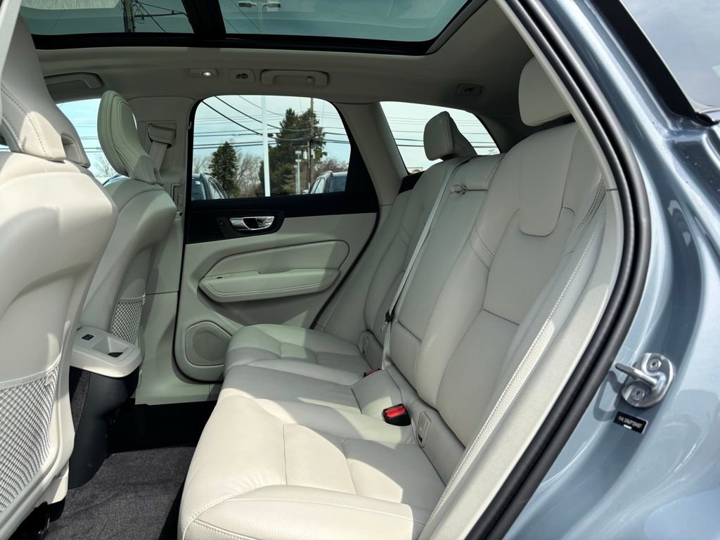 Used 2023 Volvo XC60 B5 Plus w/ Climate Package AWD/4WD image 19