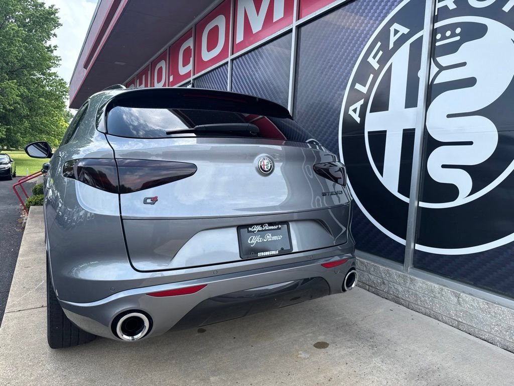 Used 2021 Alfa Romeo Stelvio Ti w/ Nero Edizione AWD/4WD image 12