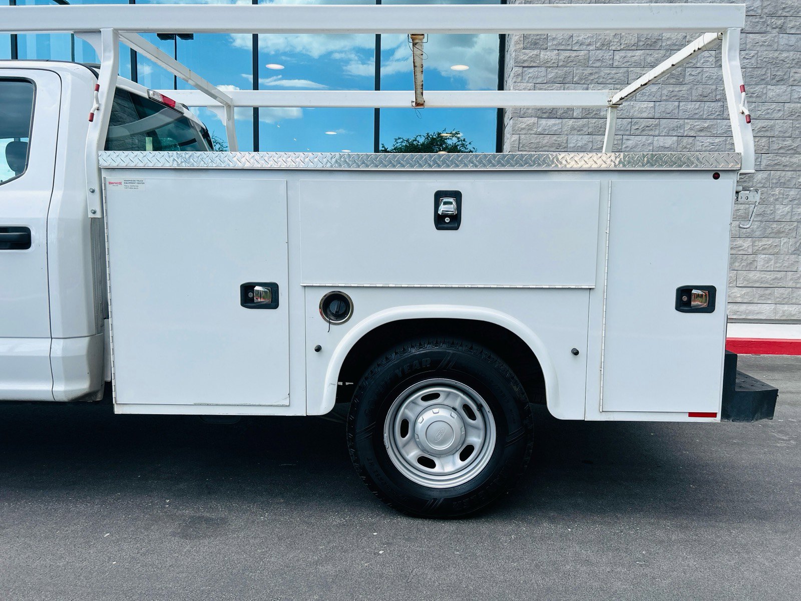 Used 2022 Ford F250 XL w/ Power Equipment Group RWD image 5