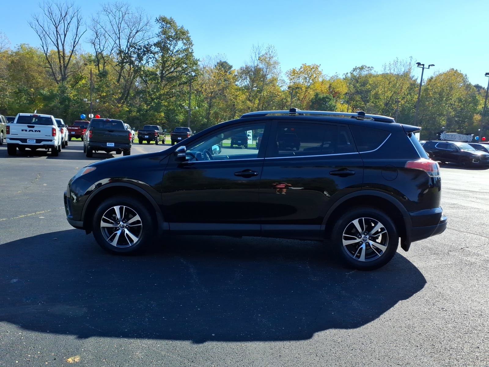 Used 2018 Toyota RAV4 XLE AWD/4WD image 4