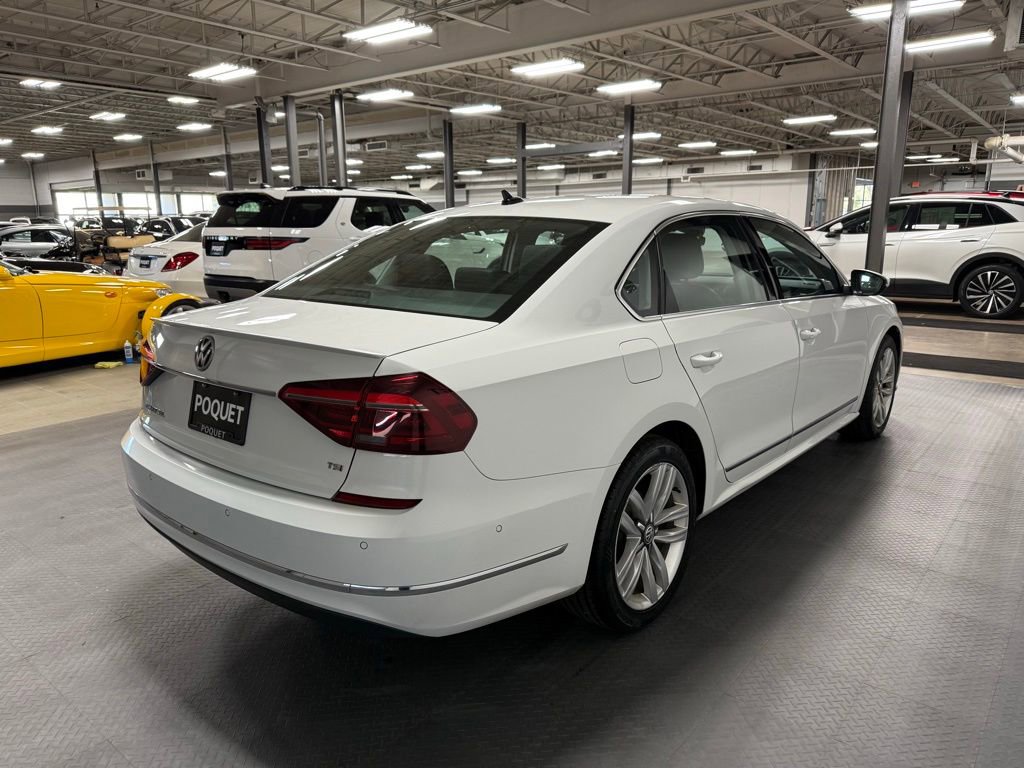 Used 2017 Volkswagen Passat 1.8T SEL Premium FWD image 4