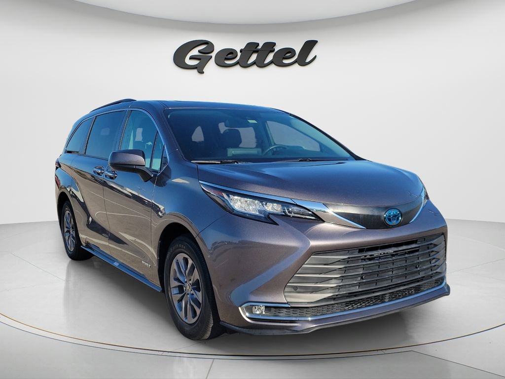 Used 2021 Toyota Sienna XLE FWD image 3