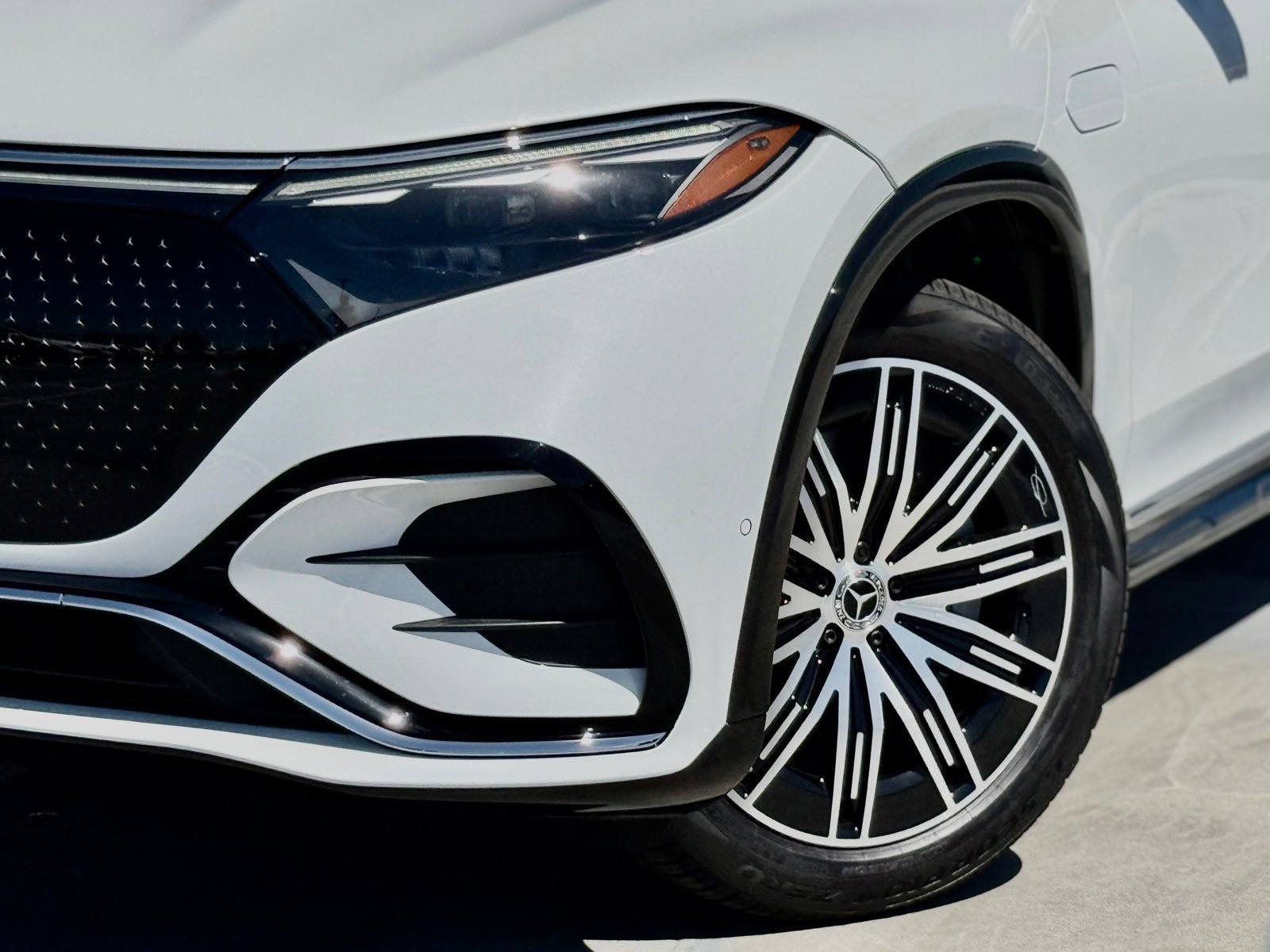 New 2026 Mercedes-Benz EQS 550 4MATIC SUV image 4