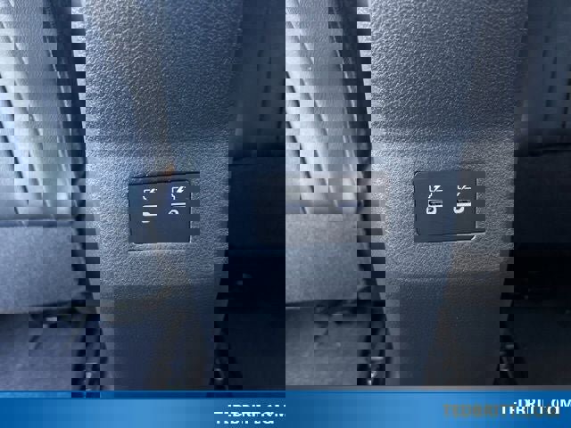 Used 2025 Nissan Kicks SR image 16