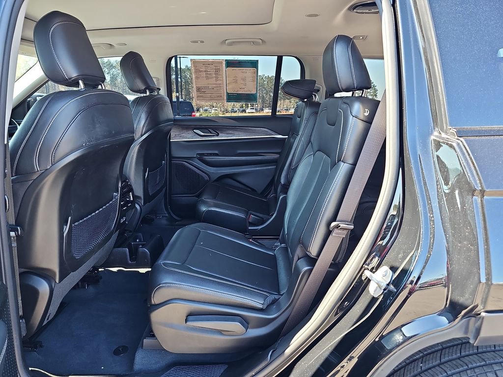 Used 2023 Jeep Grand Cherokee L Limited image 19