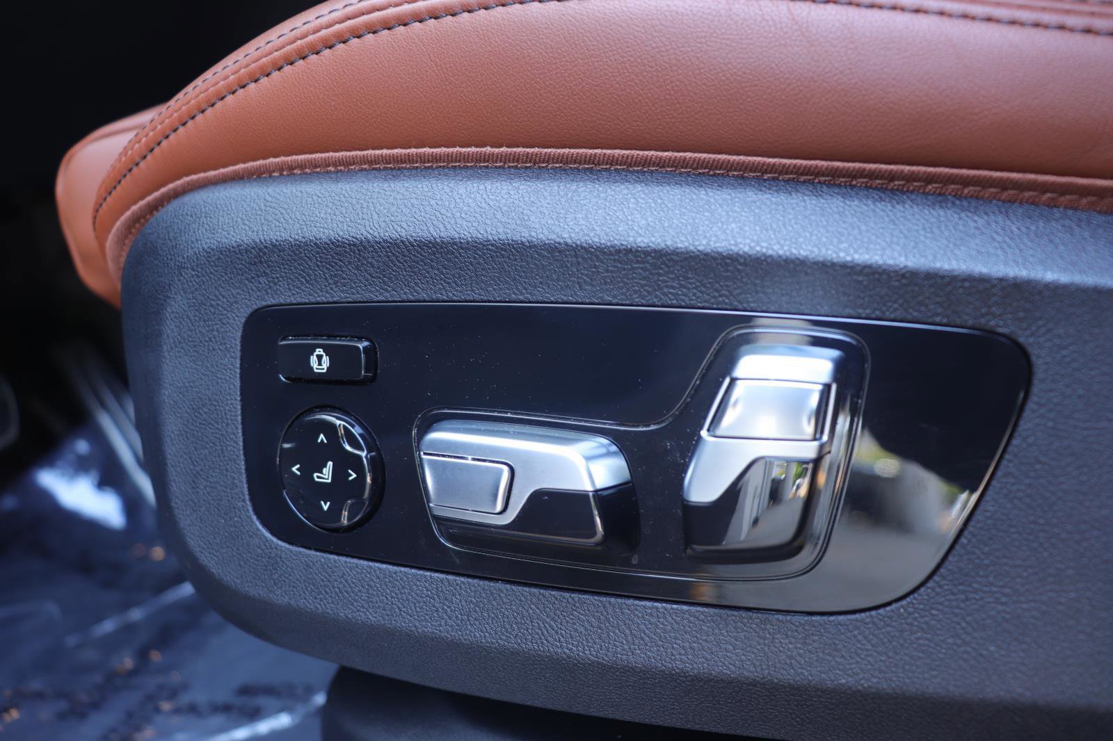 Used 2024 BMW X5 sDrive40i w/ M Sport Package image 26