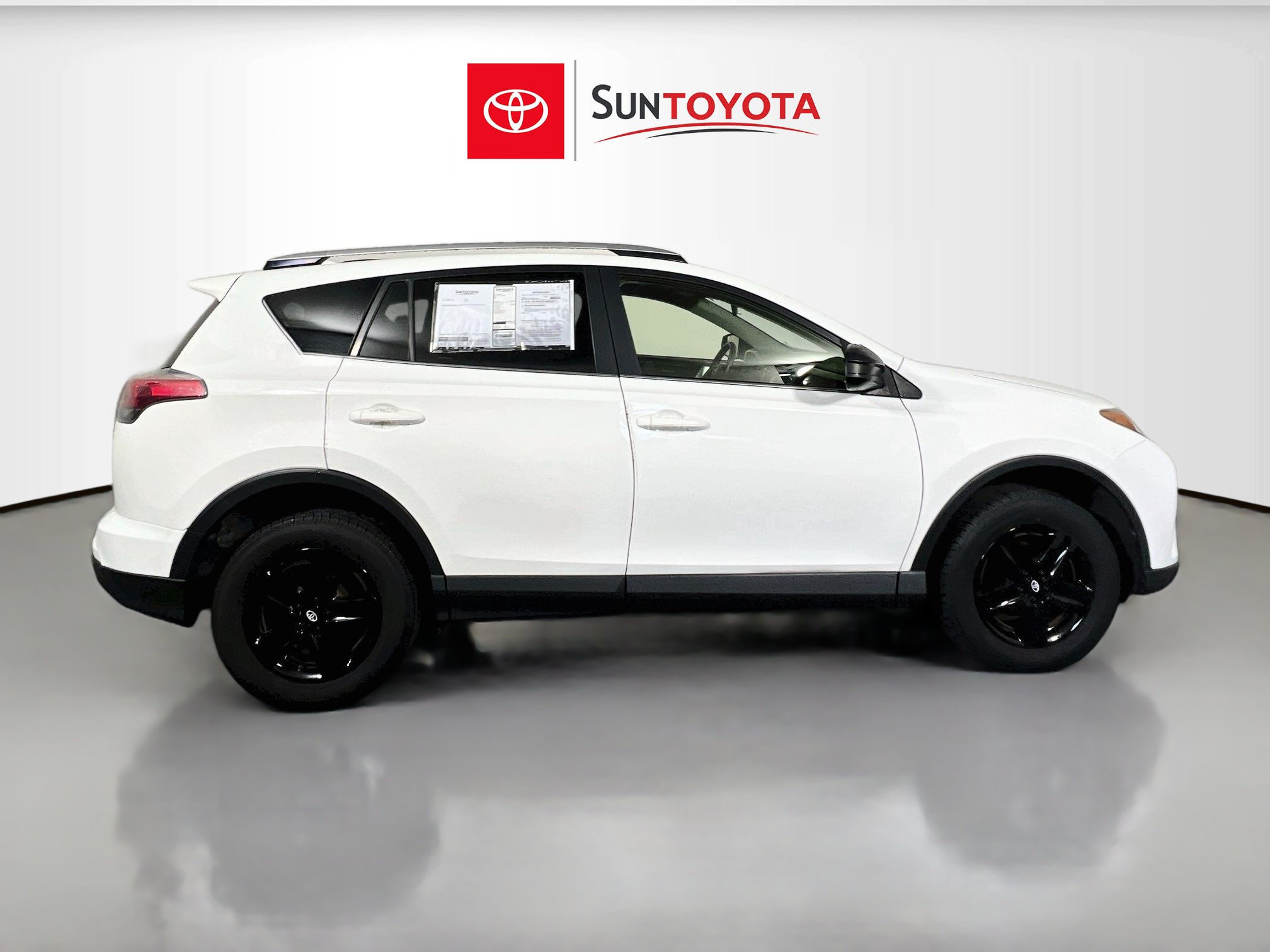 Used 2016 Toyota RAV4 LE FWD image 2