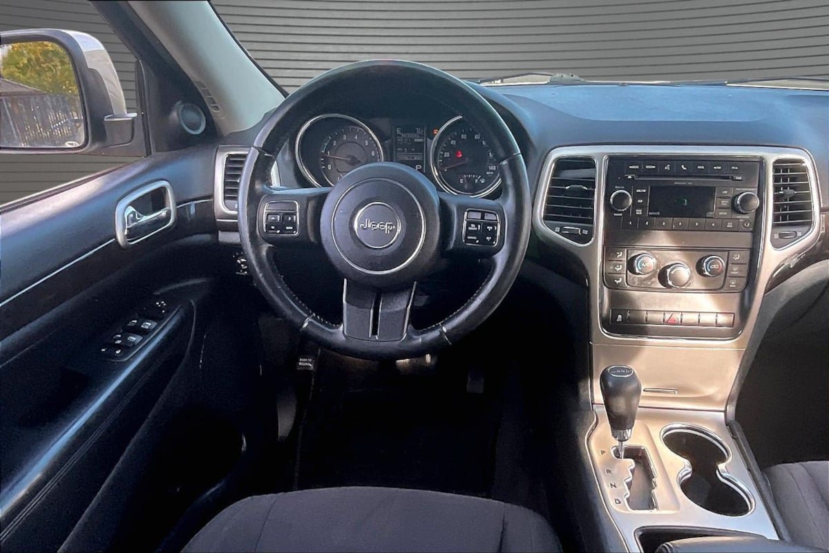 Used 2011 Jeep Grand Cherokee Laredo AWD/4WD image 8