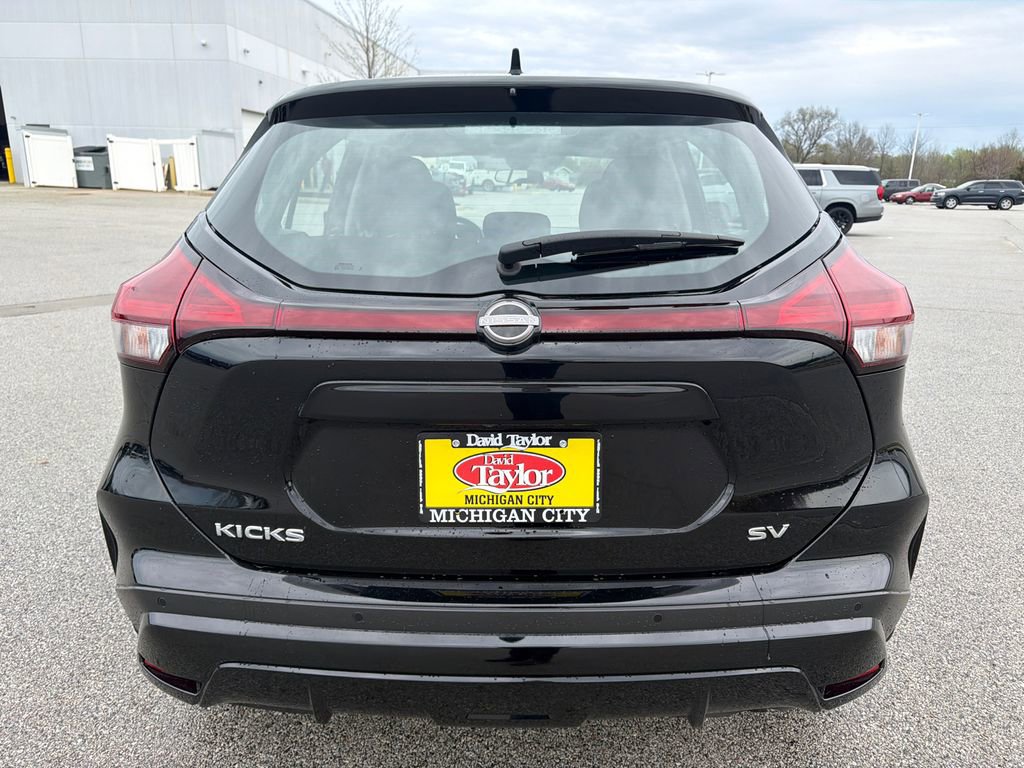 Used 2023 Nissan Kicks SV image 4
