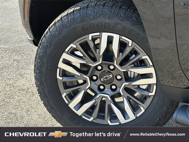 New 2026 Chevrolet Suburban Z71 image 9