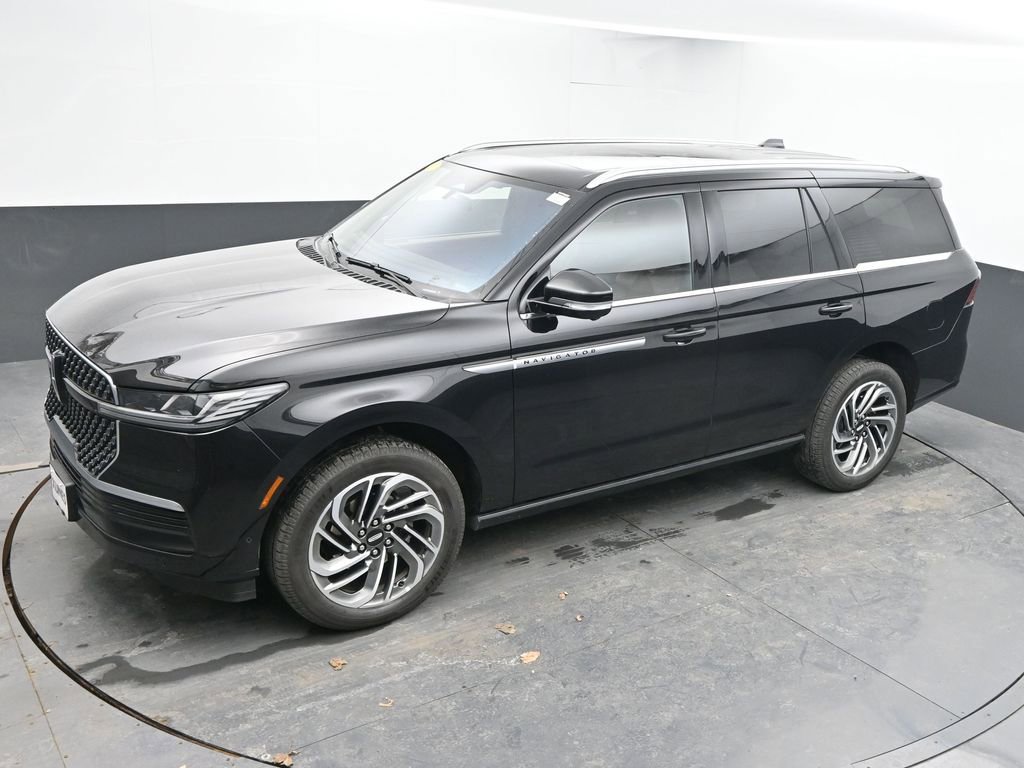 Used 2025 Lincoln Navigator Reserve image 41