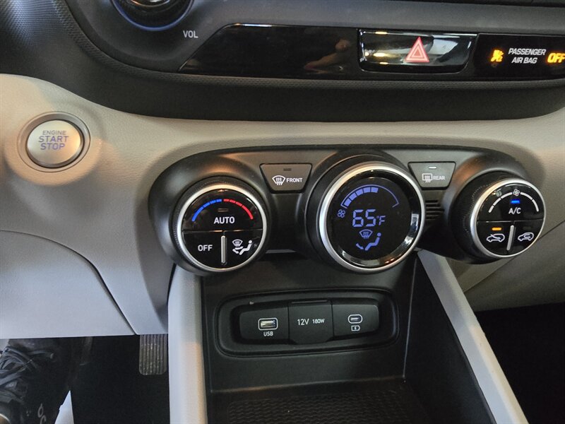 Used 2025 Hyundai Venue SEL FWD image 22