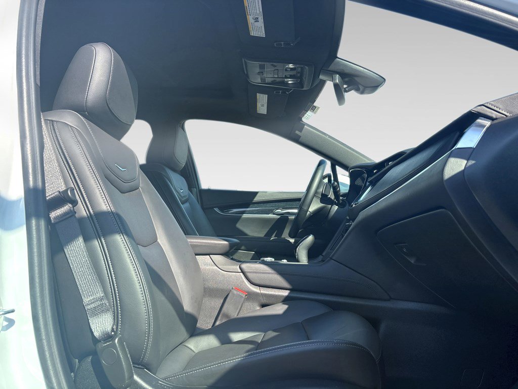 Certified 2025 Cadillac XT5 Premium Luxury image 6