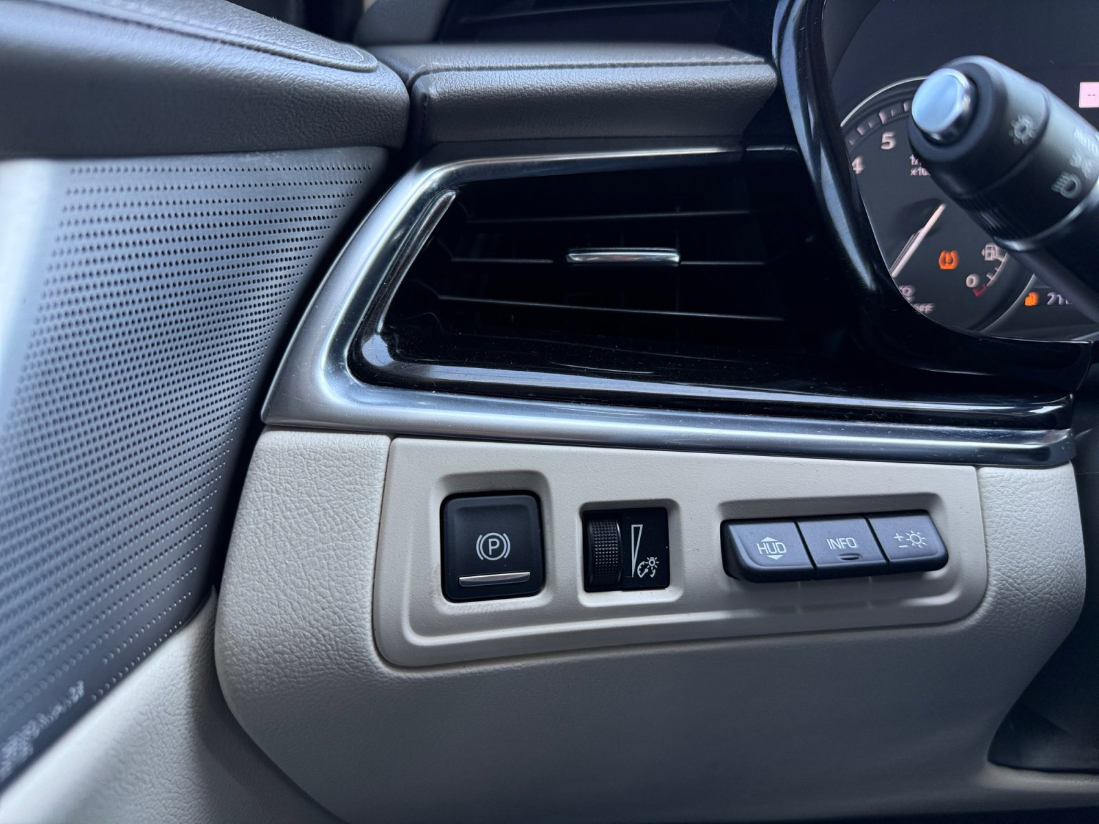 Used 2021 Cadillac XT6 Premium Luxury image 23