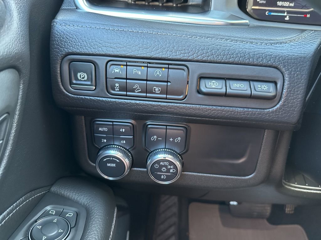 Certified 2024 GMC Yukon XL Denali image 19