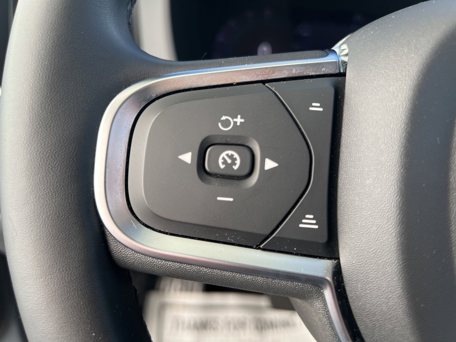 Used 2024 Volvo XC60 B5 Core image 7