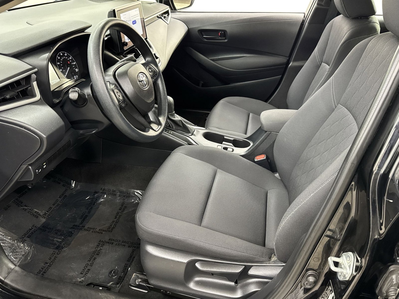 Used 2023 Toyota Corolla LE image 2